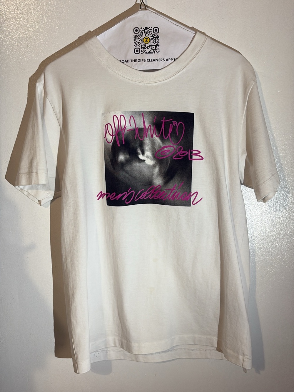 OFF White Short-Sleeve Graphic Tee with Pink Script